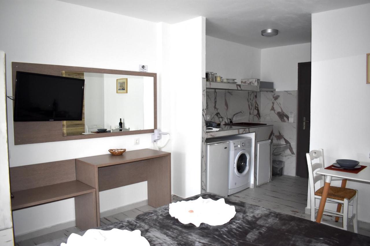 Polykratis Rooms Città di Skiathos Esterno foto